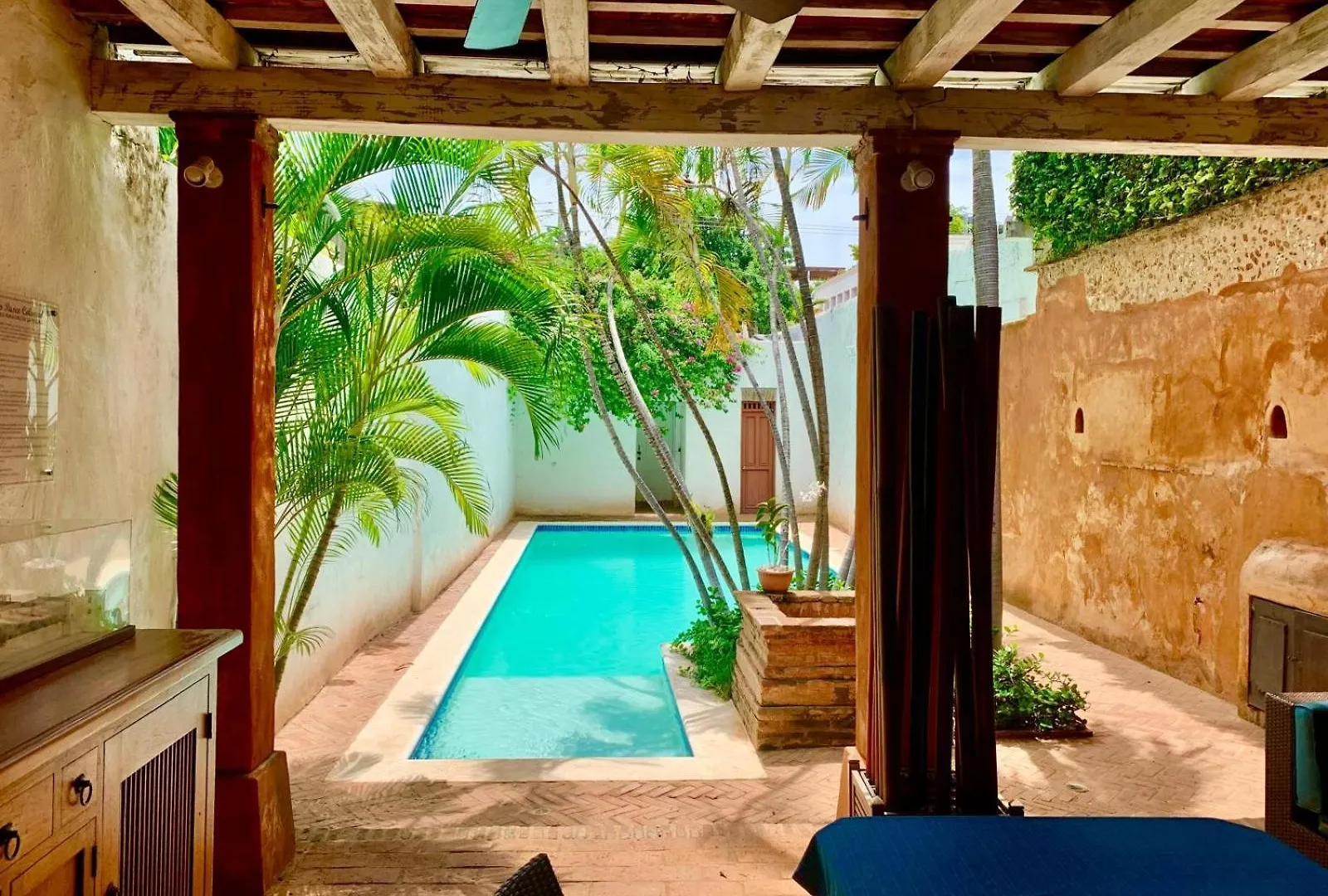 Paseo Colonial - El Monasterio location